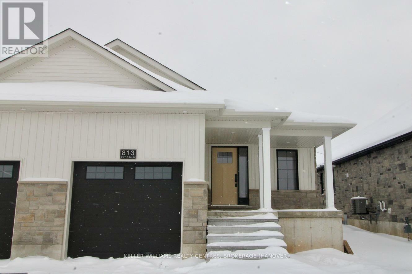 Property Photo:  813 22nd Avenue A  ON N4N 0C5 