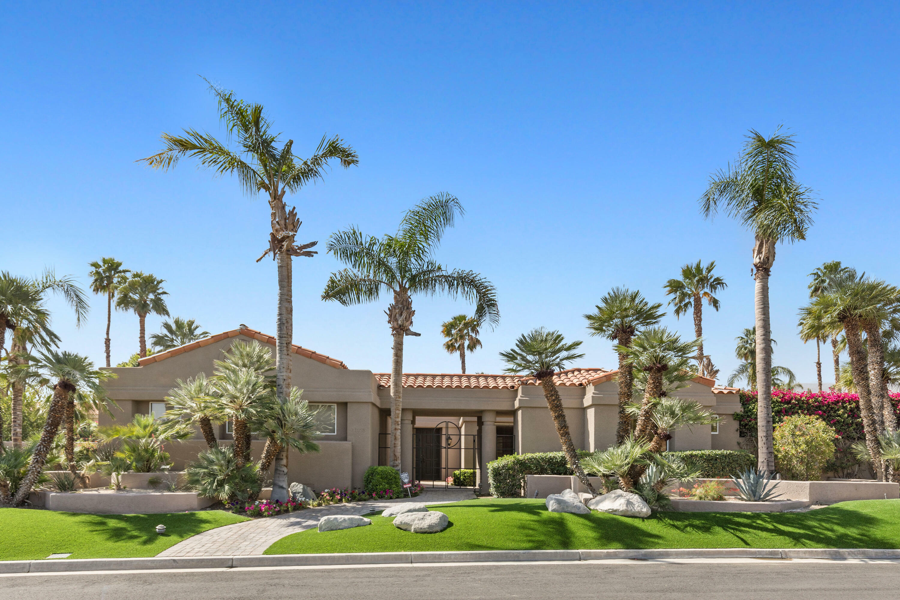 Property Photo:  73165 Monterra Circle N  CA 92260 