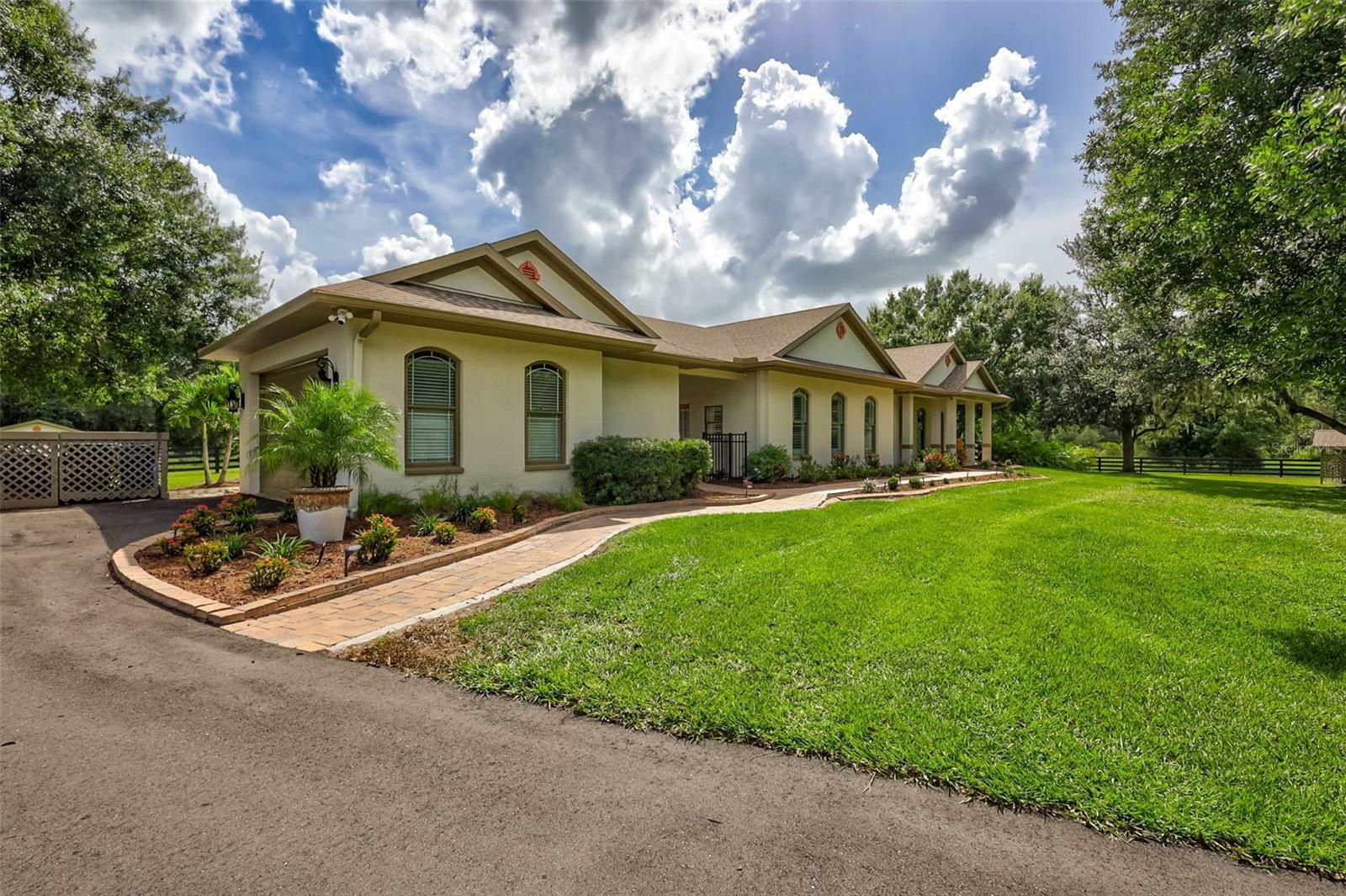 Property Photo:  30106 Saddlebag Trail  FL 34251 