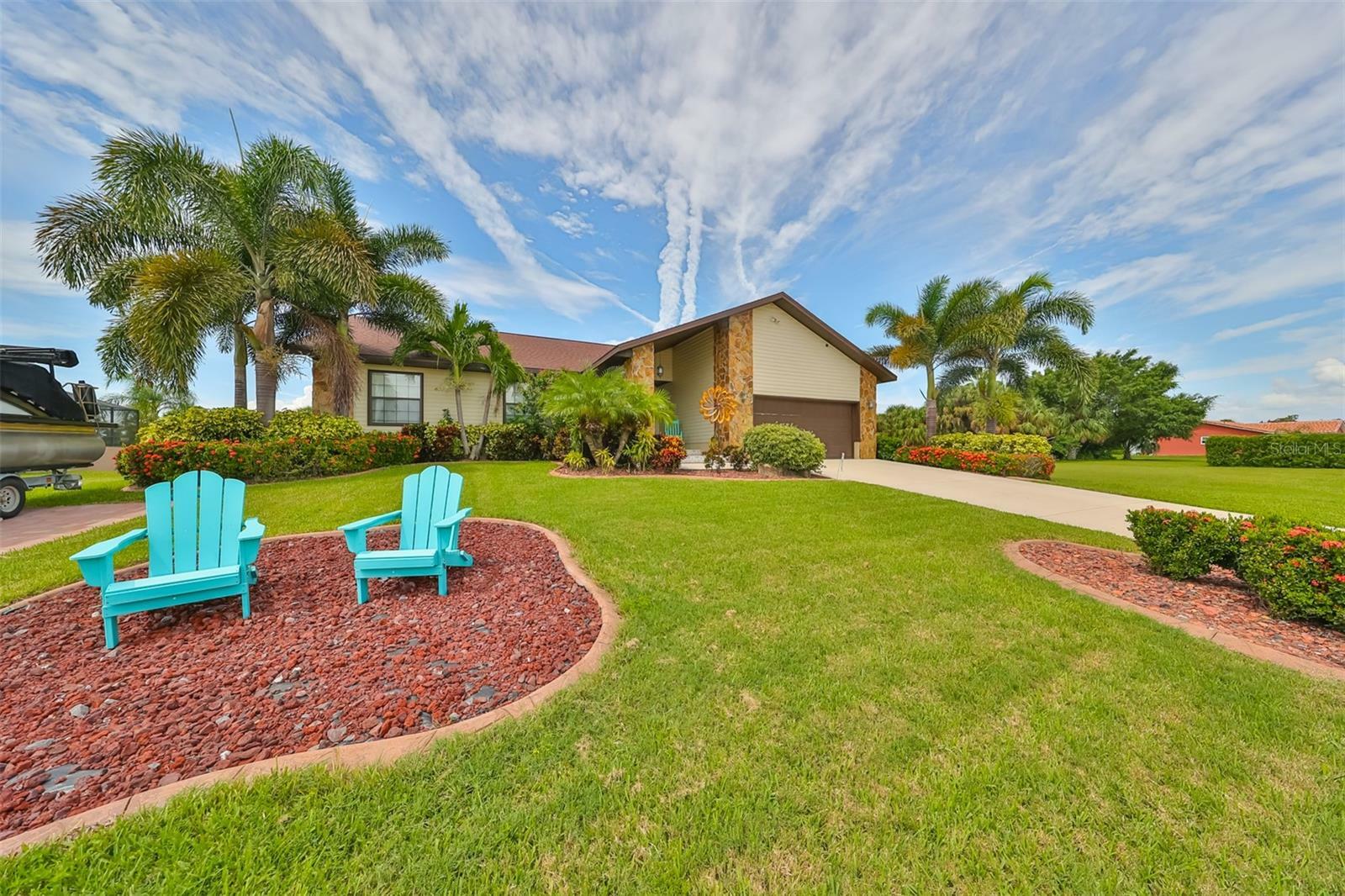 Property Photo:  915 Eagle Lane  FL 33572 