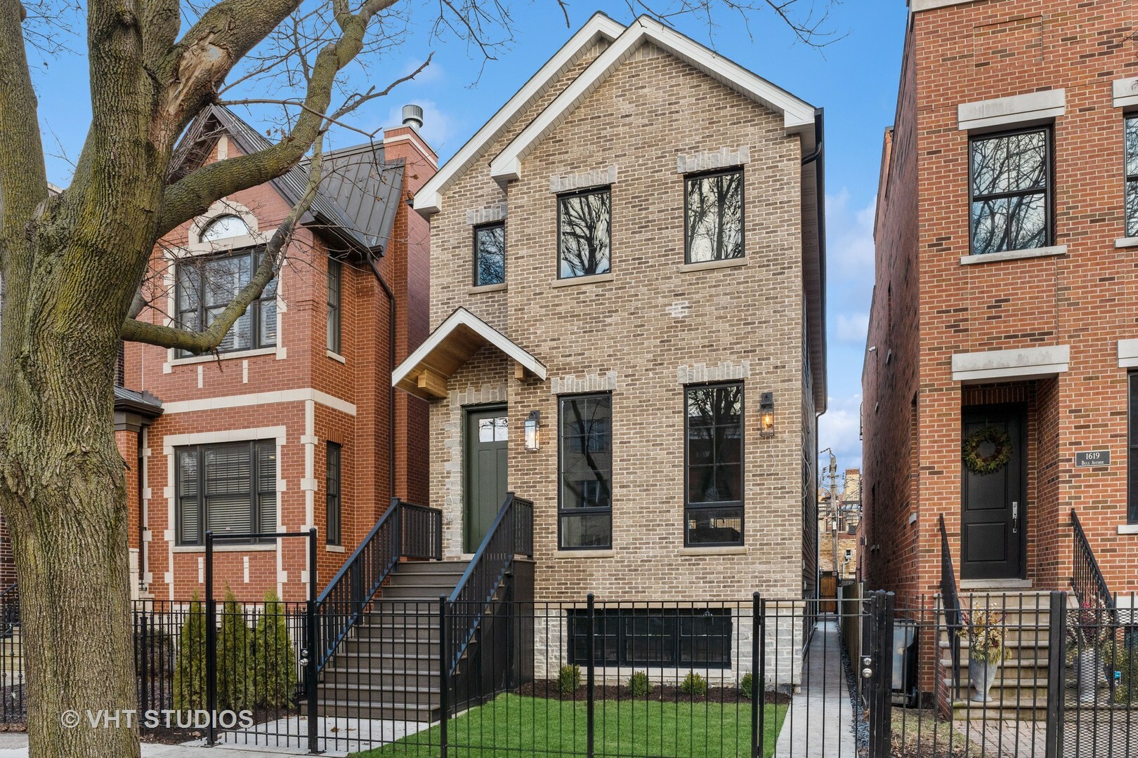 Property Photo:  1621 N Bell Avenue  IL 60647 