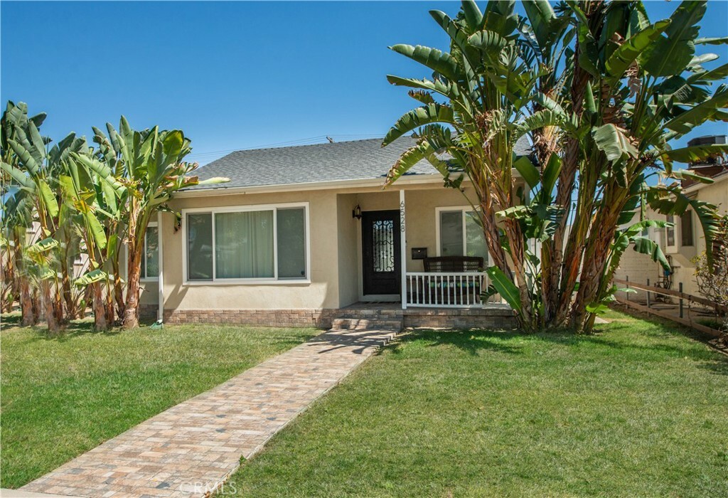 Property Photo:  6528 Yarmouth Avenue  CA 91335 