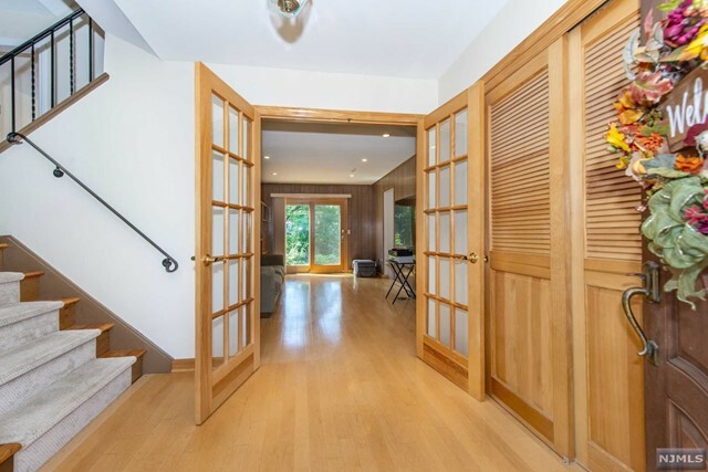 Property Photo:  6 Pine Tree Place  NJ 07006 