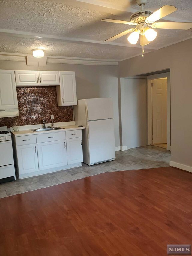 Property Photo:  7 Ringwood Avenue Apt B  NJ 07465 