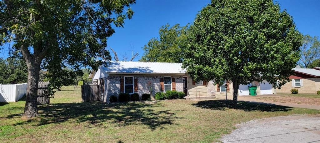 Property Photo:  1050 N Seaman Street  TX 76448 