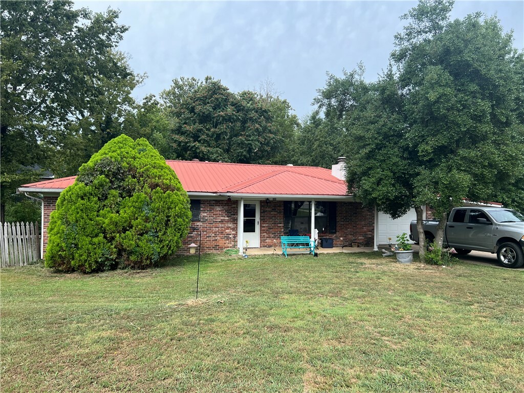 Property Photo:  500 College Street  AR 72761 