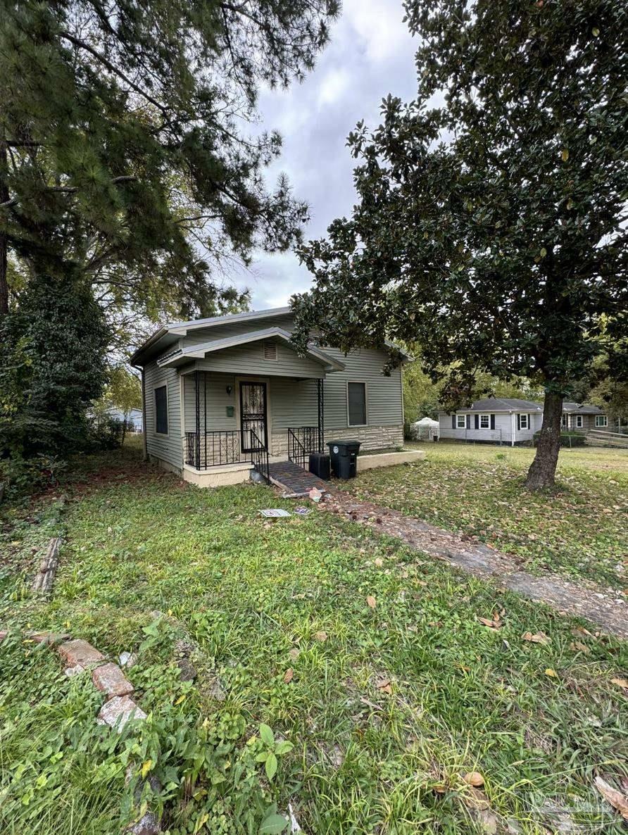 Property Photo:  2109 W 47th Pl  AL 35208 