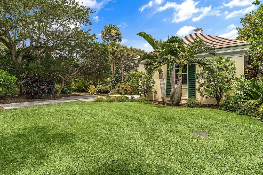 Property Photo:  201 Sundial Court  FL 32963 