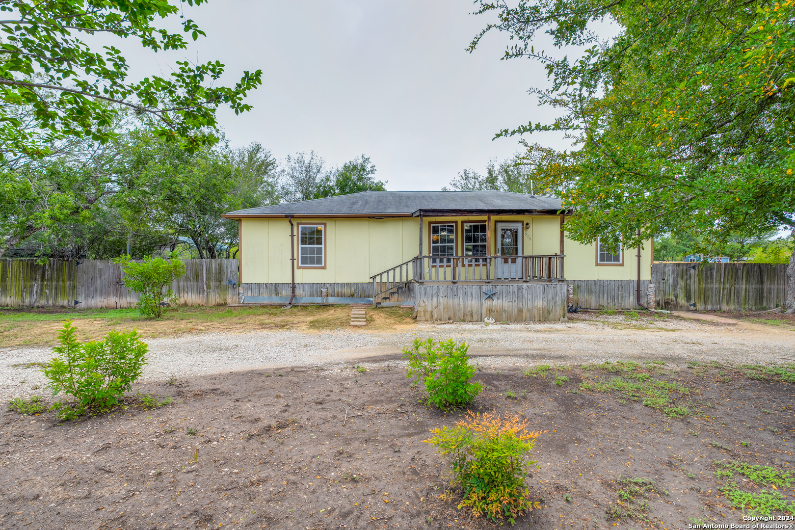 Property Photo: 515 County Road 3821 TX 78253