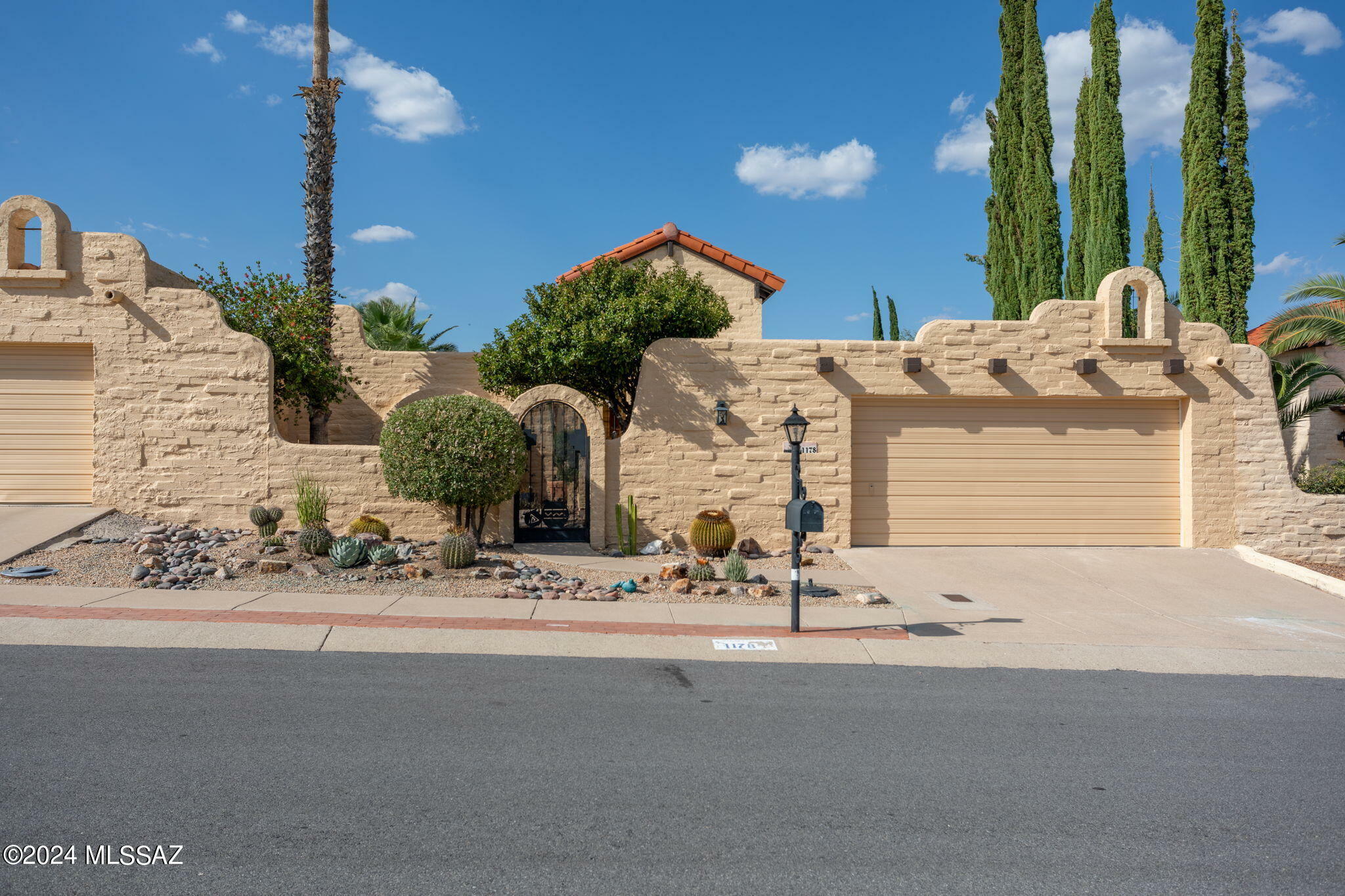 Property Photo:  1178 W Calle Excelso  AZ 85614 