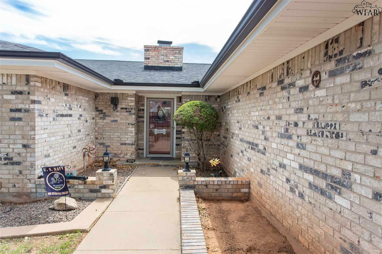 Property Photo:  1618 Ridgemont Drive  TX 76309 