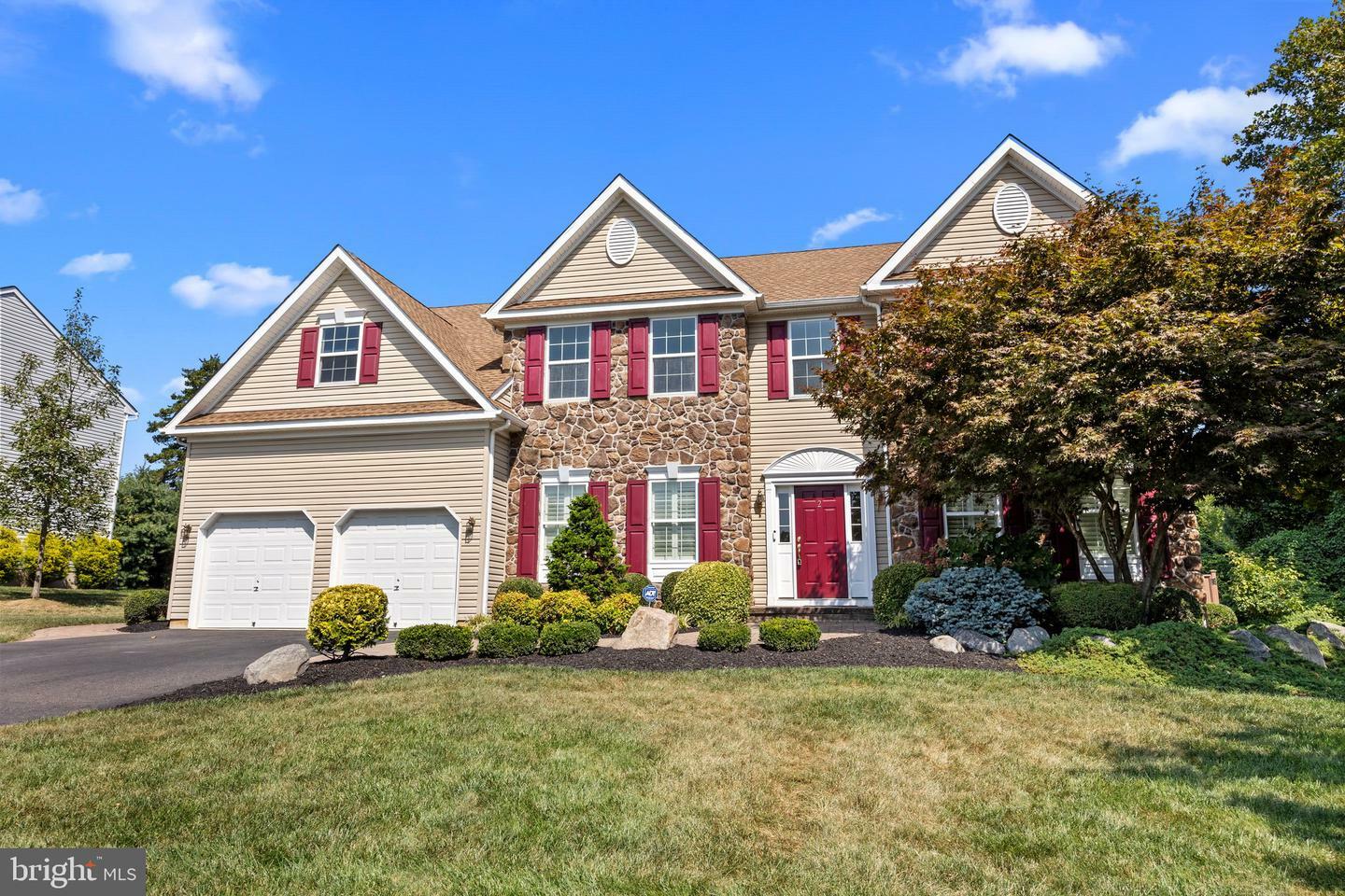 Property Photo:  2 Vine Way  PA 19047 