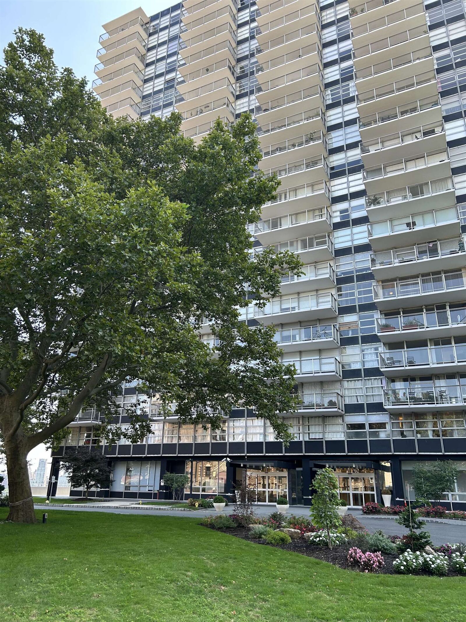 Property Photo:  6050 Blvd East 21A  NJ 07093 