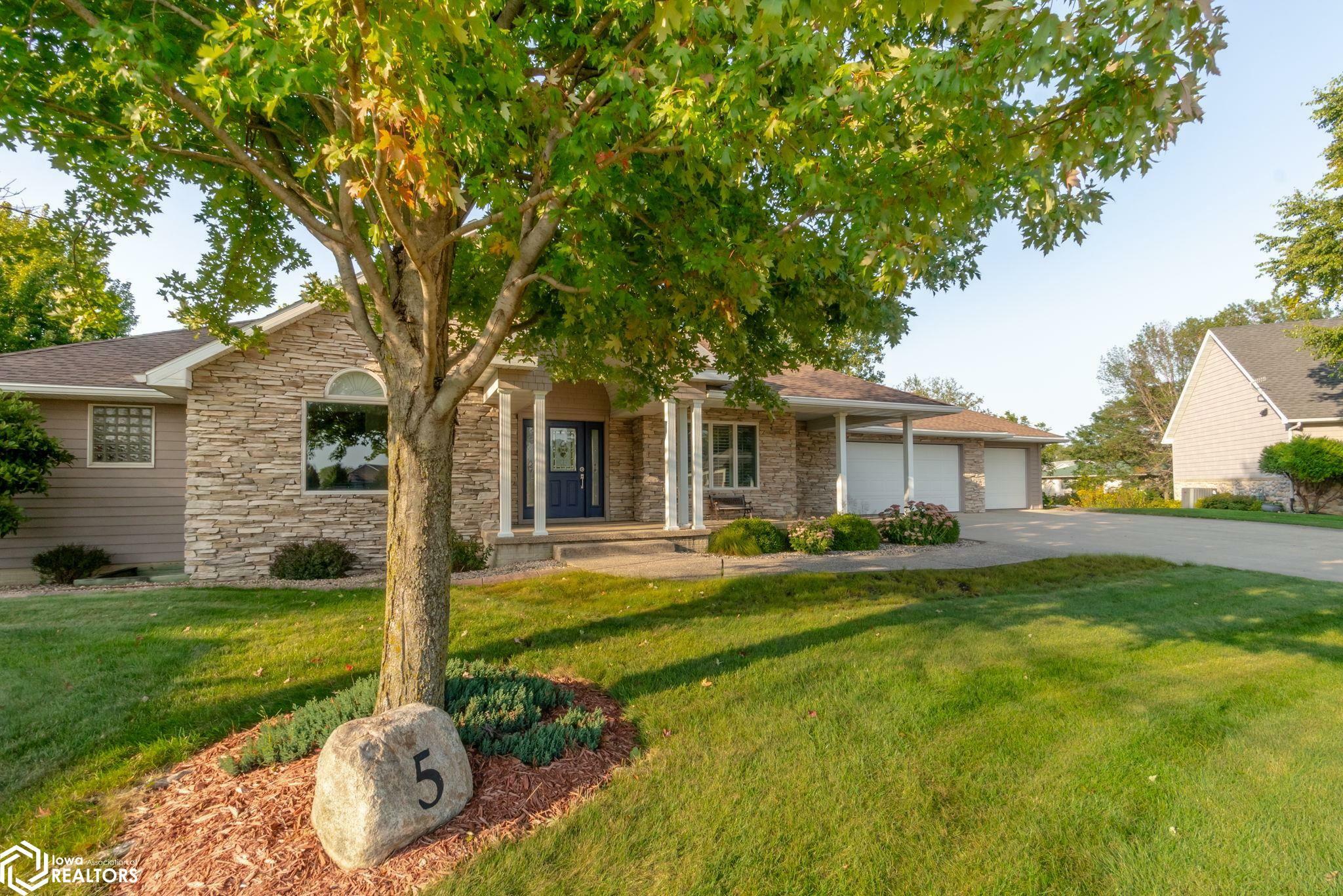 Property Photo:  5 Creekside Court  IA 50401 