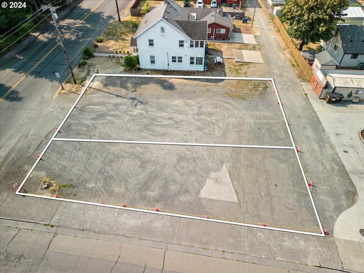 Property Photo:  116 NW 6th 8  OR 97023 