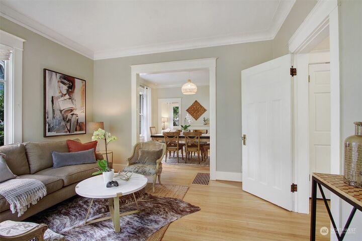 Property Photo:  4019 Sunnyside Avenue N  WA 98103 