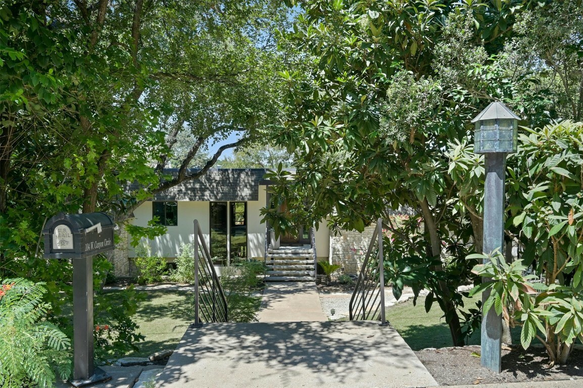 Property Photo:  104 W Canyon Circle  TX 78746 