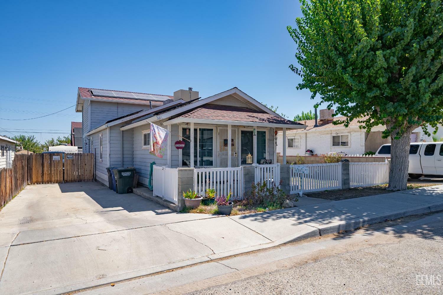 116 Van Buren Street  Taft CA 93268 photo