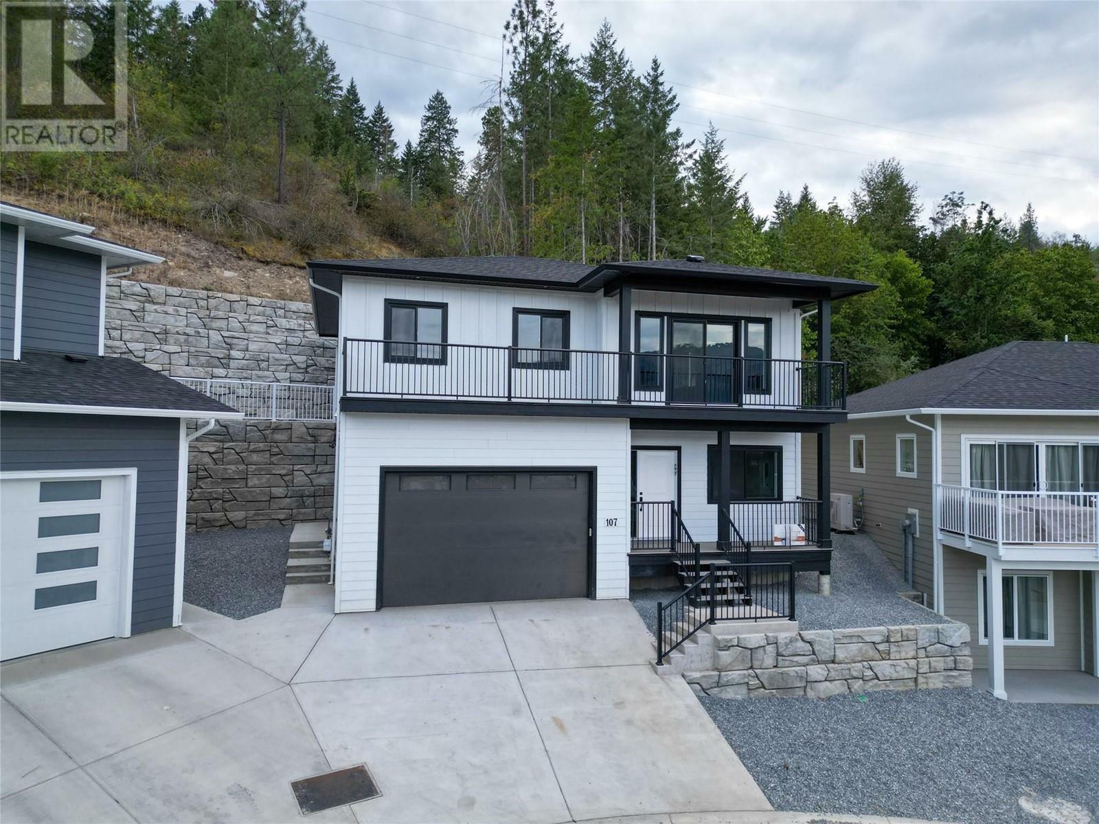 Property Photo:  806 Cliff Avenue 107  BC V0E 1V1 