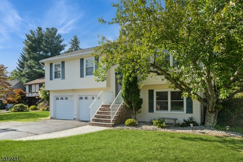 Property Photo:  9 Village Ct  NJ 08822 