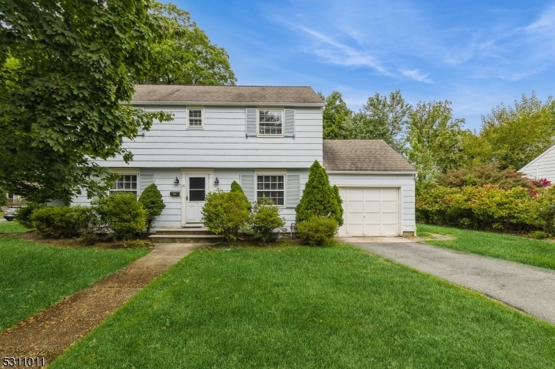 Property Photo:  25 Baltusrol Way  NJ 07078 