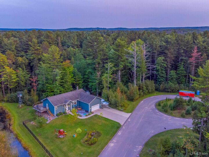 105 Windmill Lane  Marquette MI 49855 photo