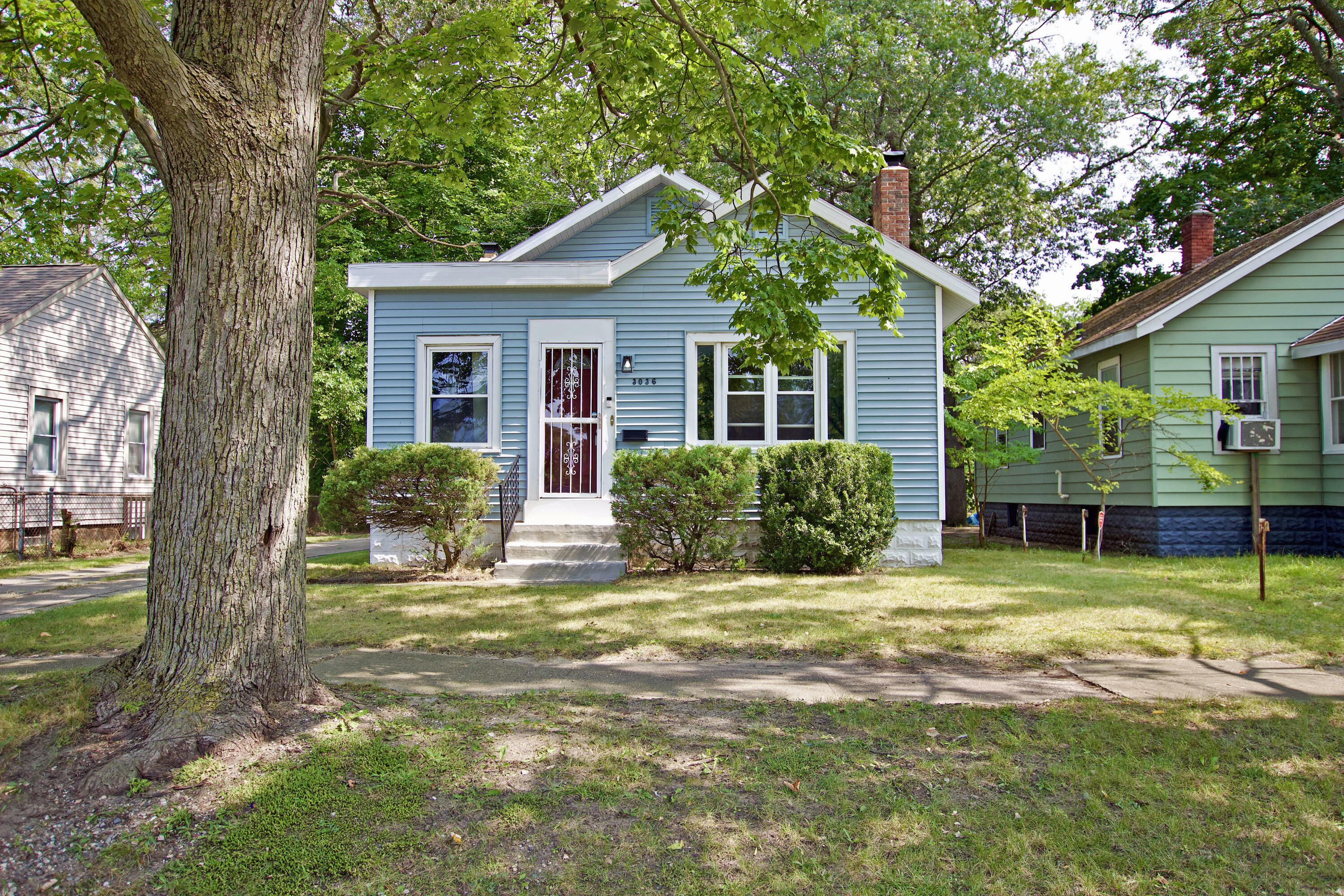 Property Photo:  3036 Temple Street  MI 49444 