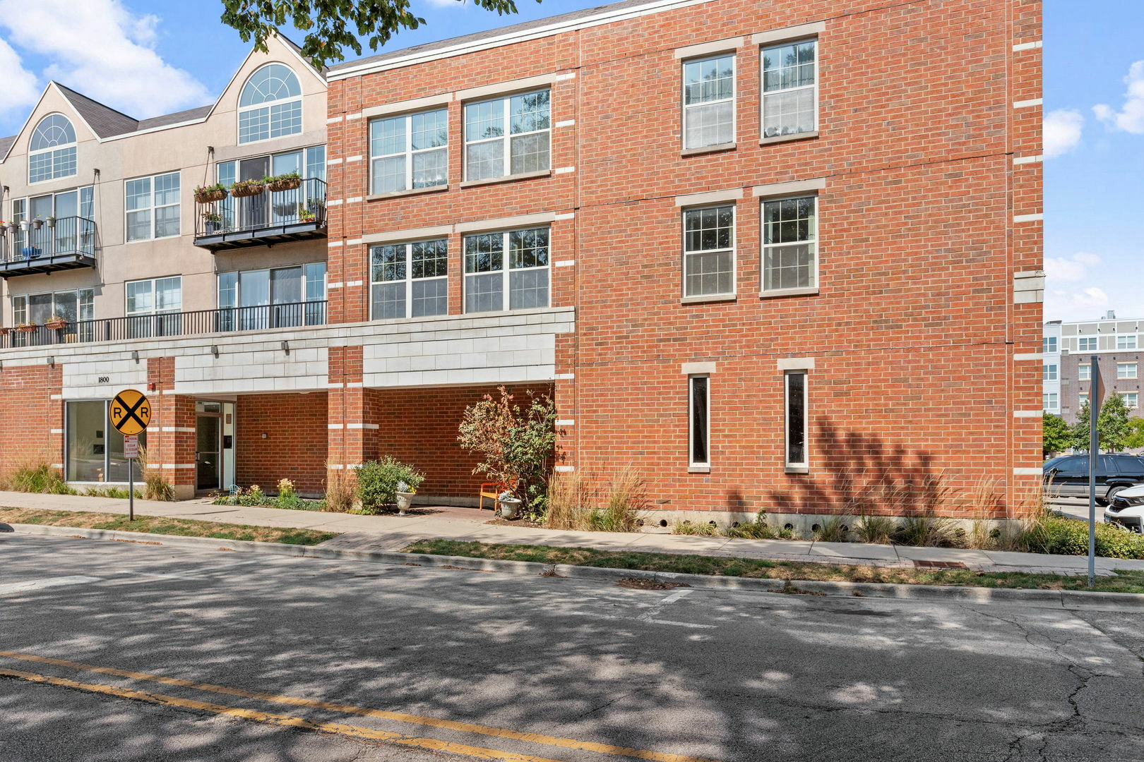 Property Photo: 1800 Dewes Street 202 IL 60025