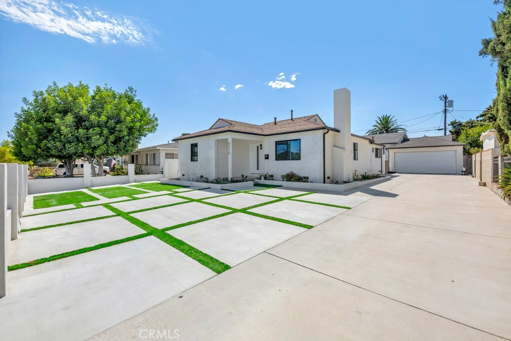 Property Photo:  8215 8213 Laurelgrove Avenue  CA 91605 