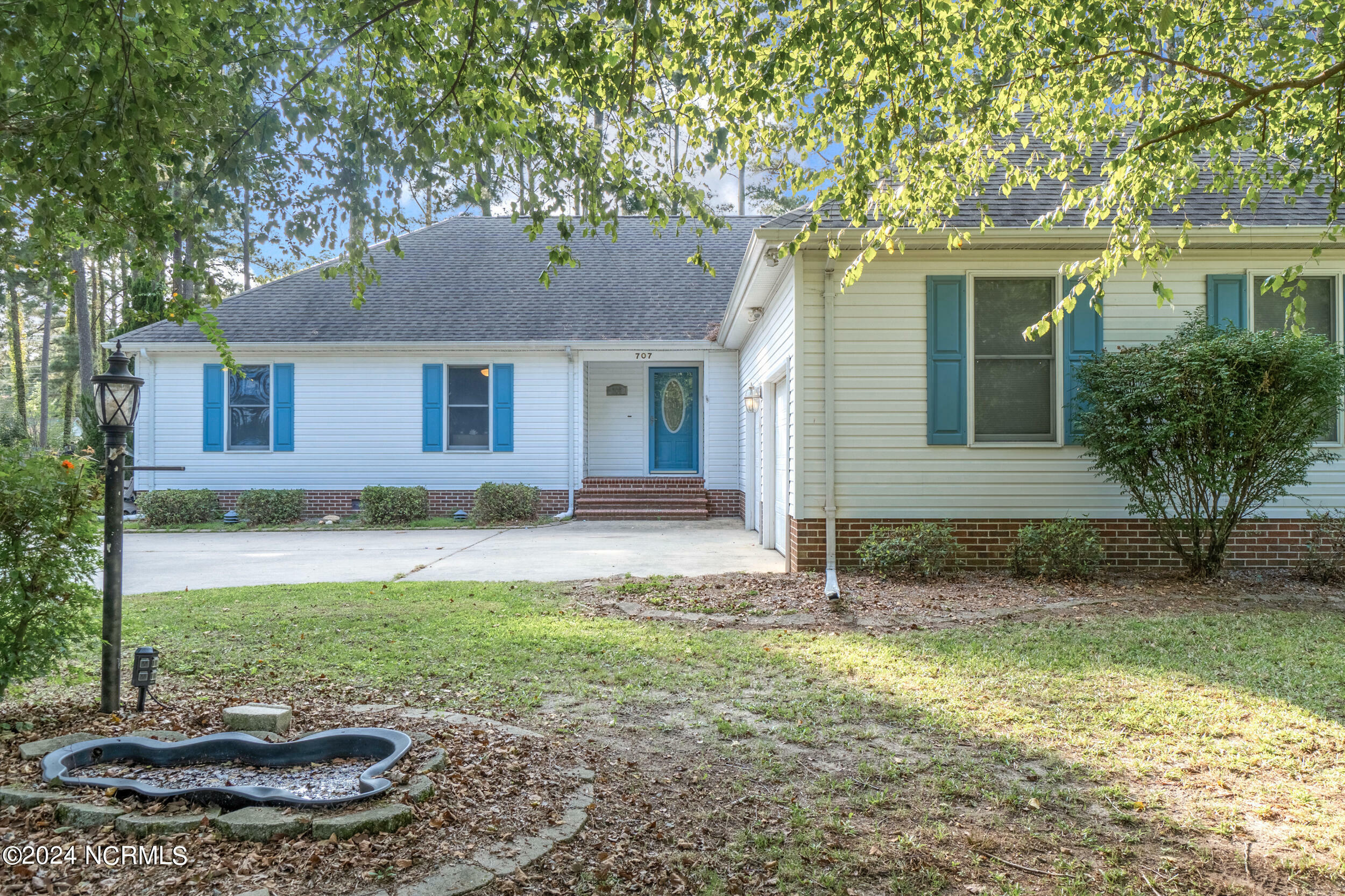 Property Photo:  707 Alton Street  NC 27909 