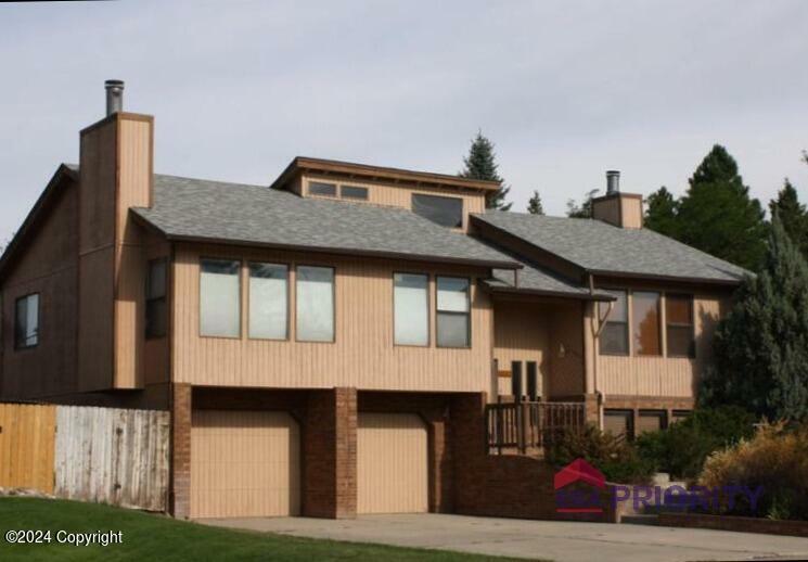 Property Photo:  1127 Vanscoy Dr -  WY 82718 