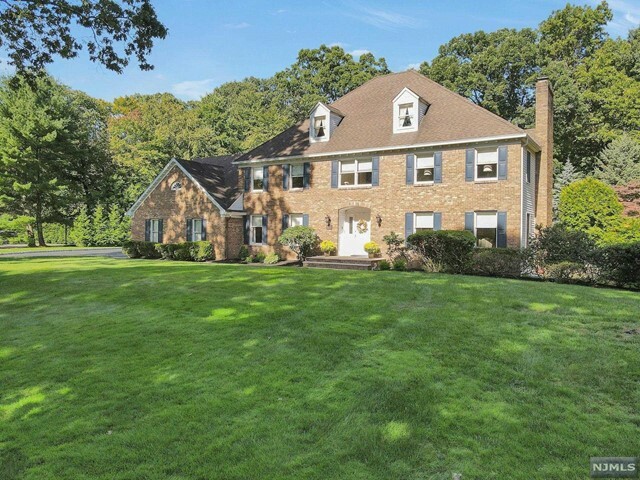 Property Photo:  4 Cherokee Trail  NJ 07645 