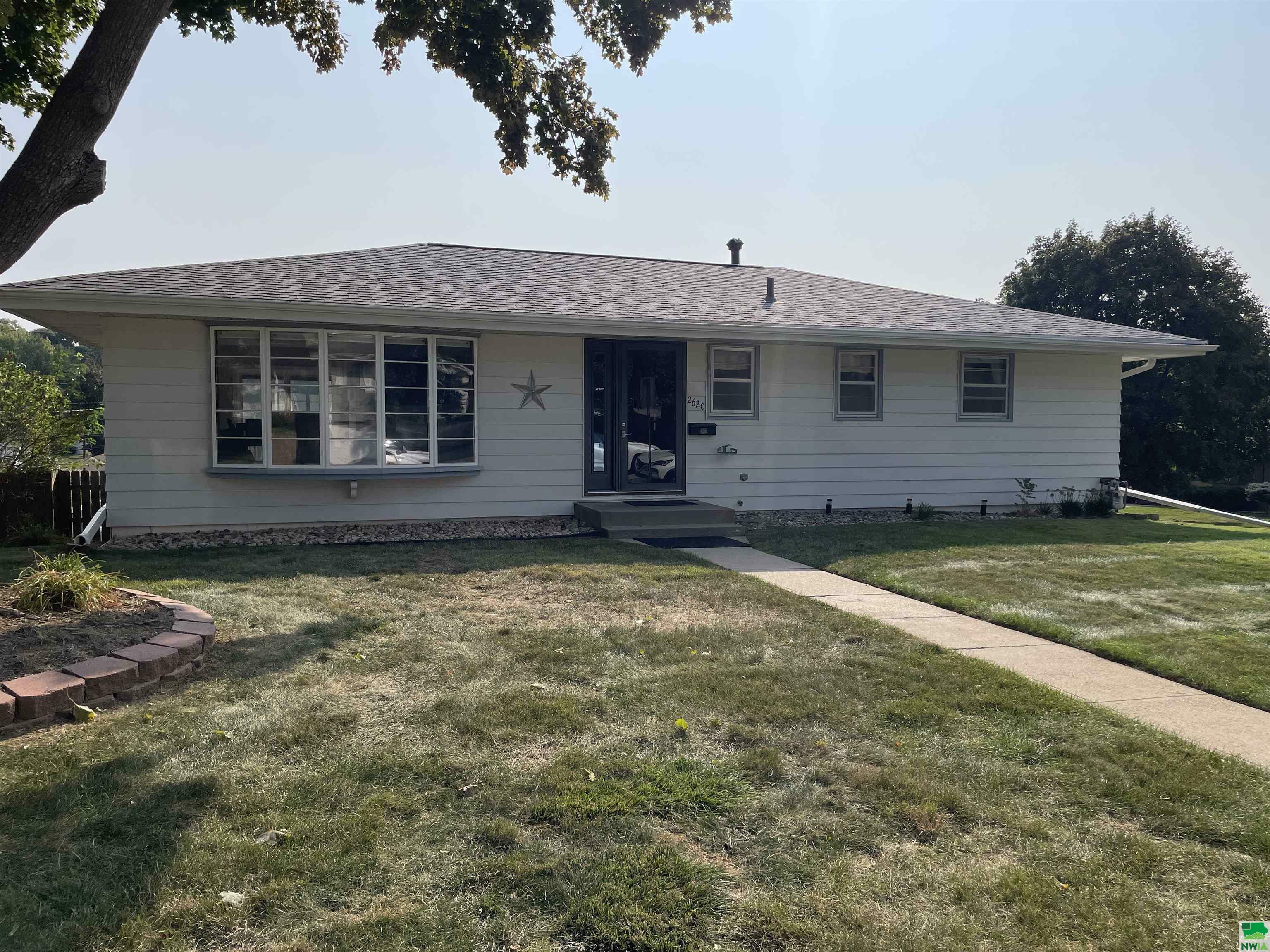 2620 S Magnolia St  Sioux City IA 51106 photo