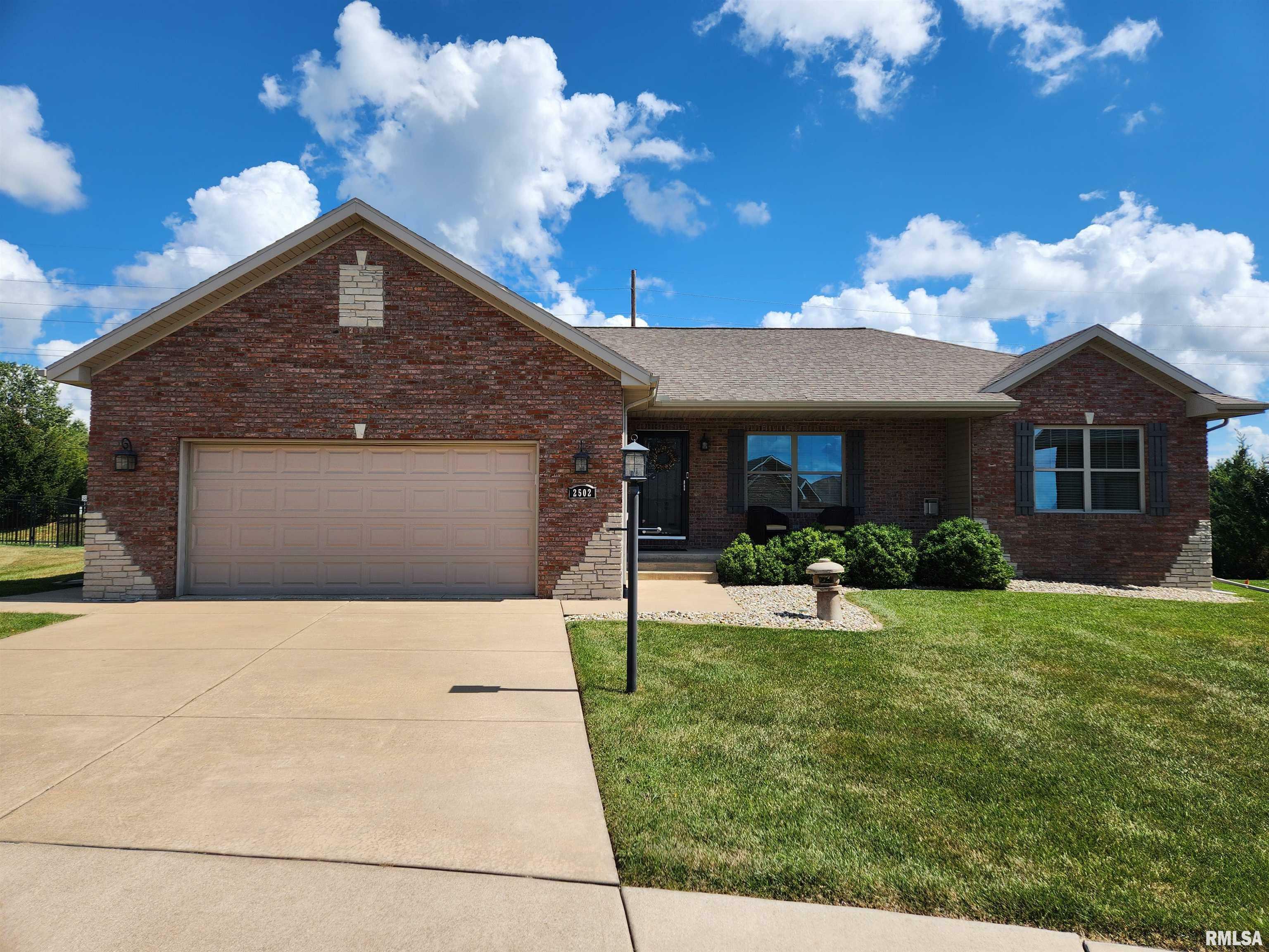 2502 W Stonehenge Court  Peoria IL 61615 photo