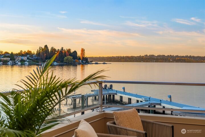 Property Photo: 4511 Lake Washington Boulevard NE 2 WA 98033