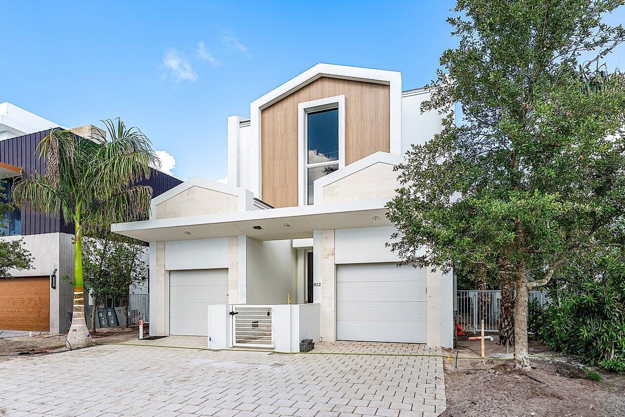 Property Photo: 812 Palm Trail FL 33483