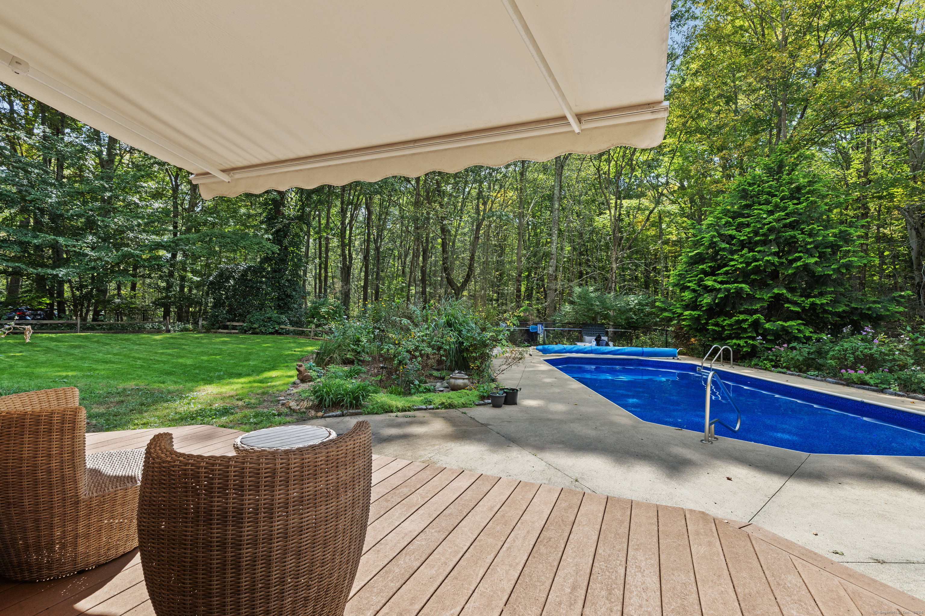 Property Photo:  23 Williamsburg Circle  CT 06443 