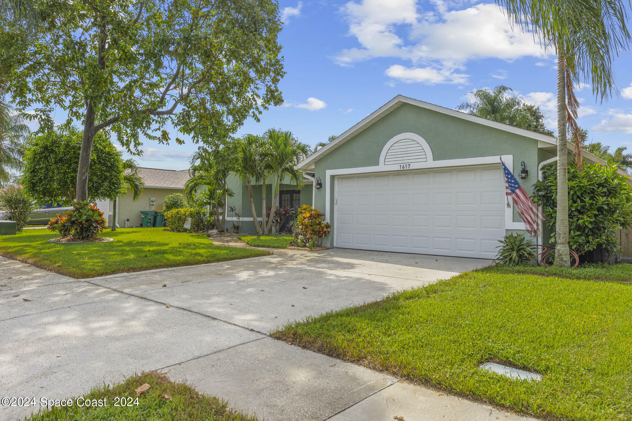 Property Photo:  1617 Sweetwood Drive  FL 32935 