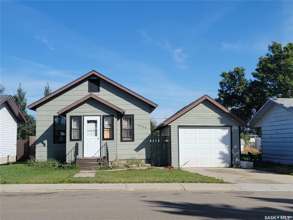 4909 Leader Street  Macklin SK S0L 2C0 photo