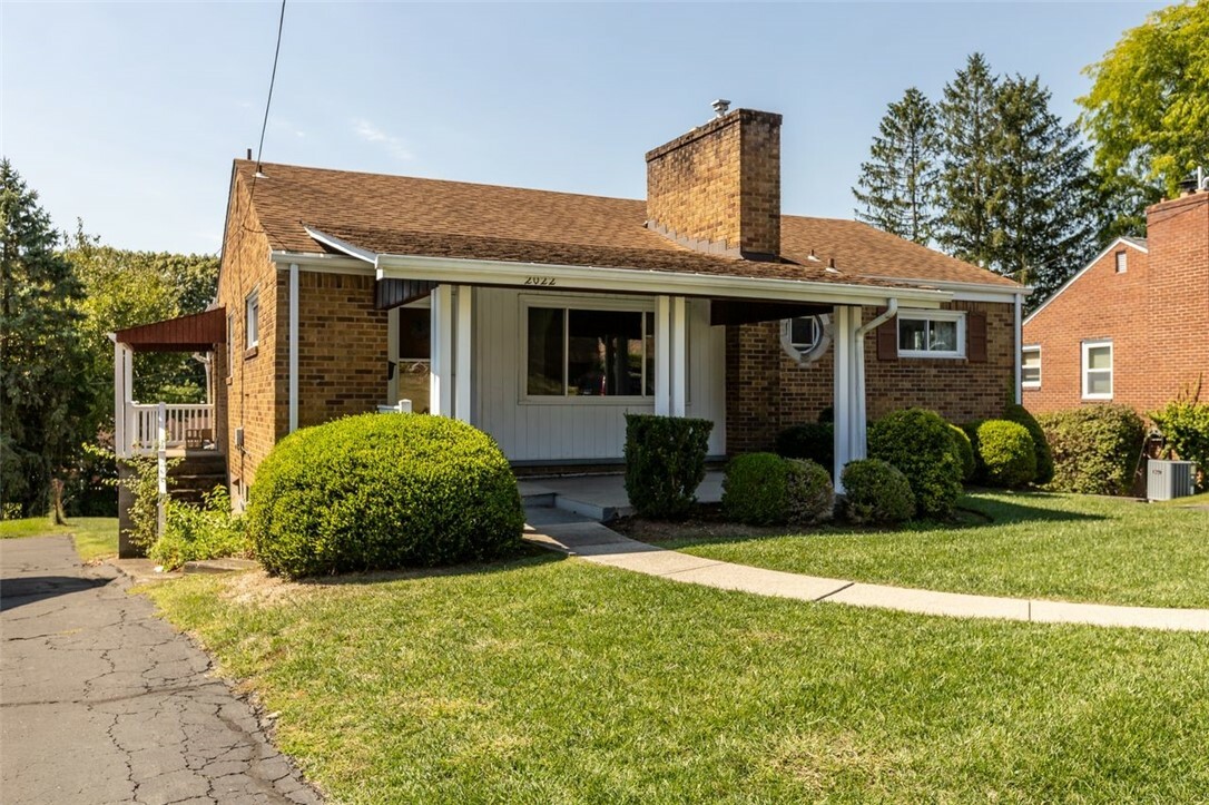 Property Photo:  2022 Worcester Drive  PA 15243 