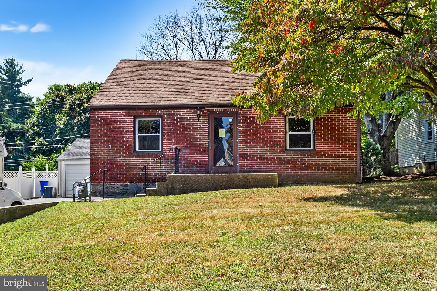 Property Photo:  11 Sheridan Lane  PA 19014 