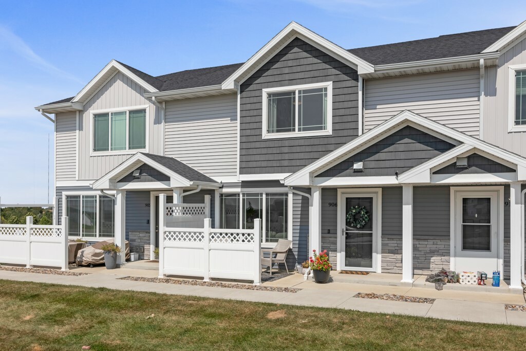 Property Photo:  906 NE 56th Street  IA 50021 