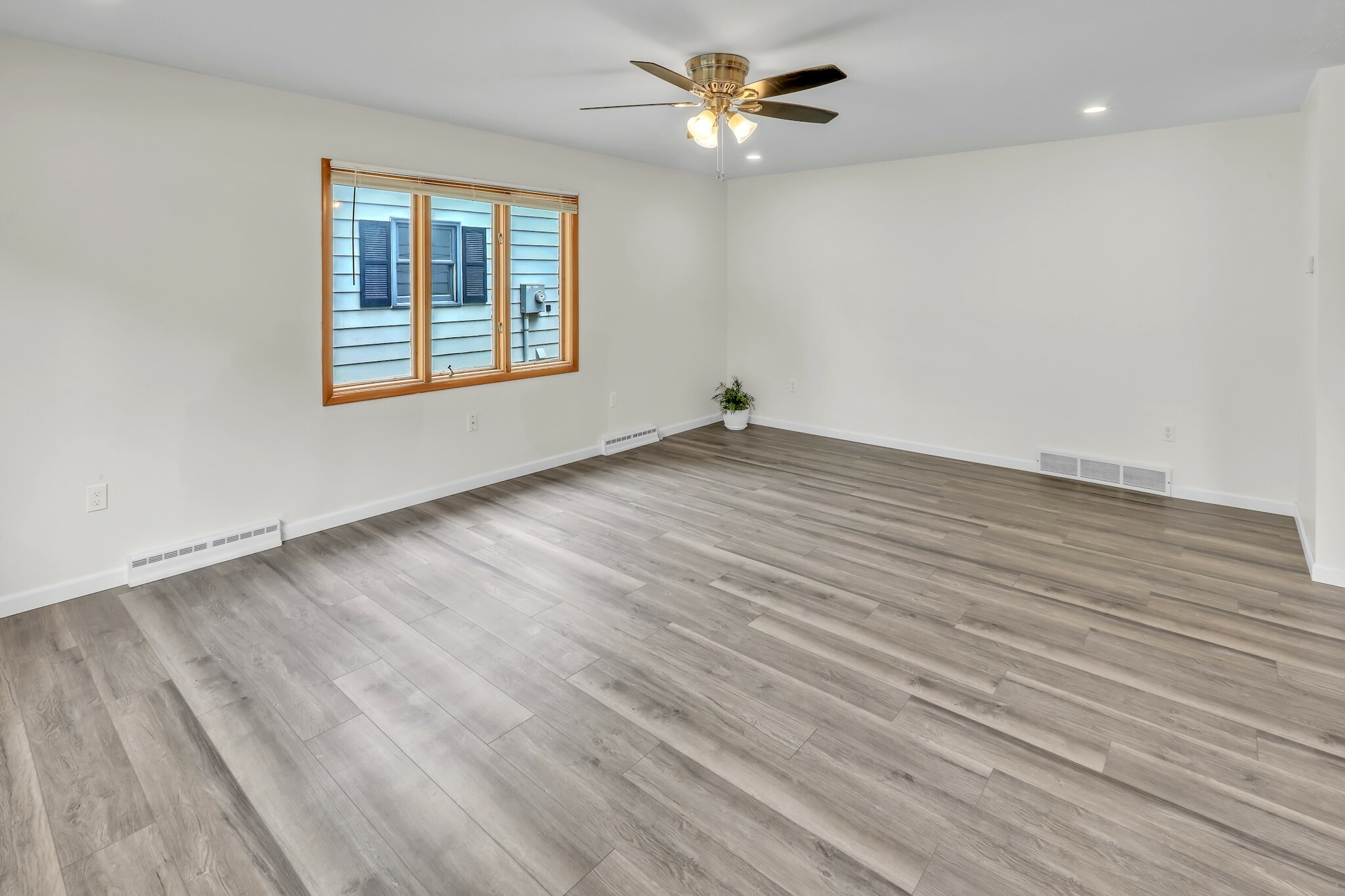 Property Photo:  308 E 2nd Street  IA 50219 