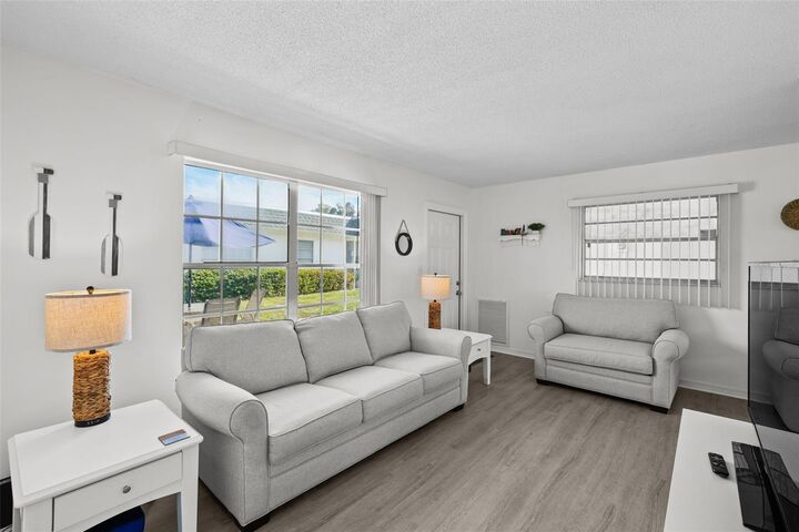 Property Photo: 7754 39th Avenue N 5 FL 33709