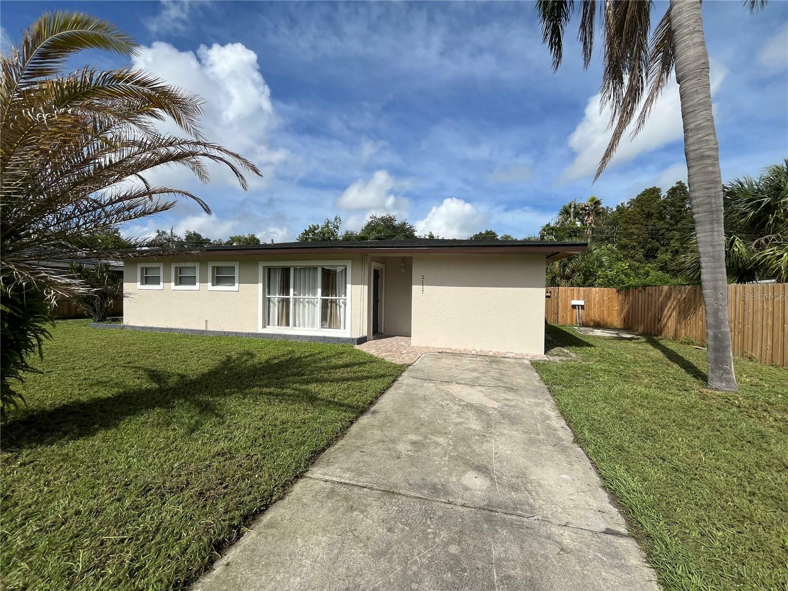 Property Photo:  2117 Randa Boulevard  FL 34235 