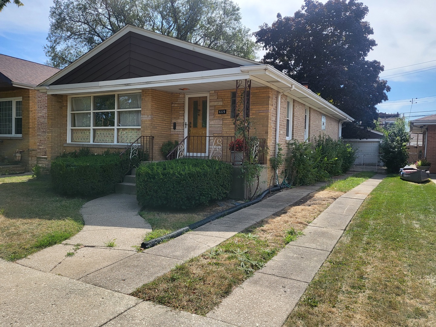 Property Photo:  6329 W Byron Street  IL 60634 