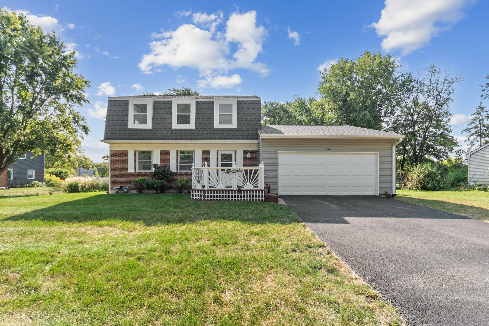 Property Photo:  230 Ridgefield Lane  IL 60565 