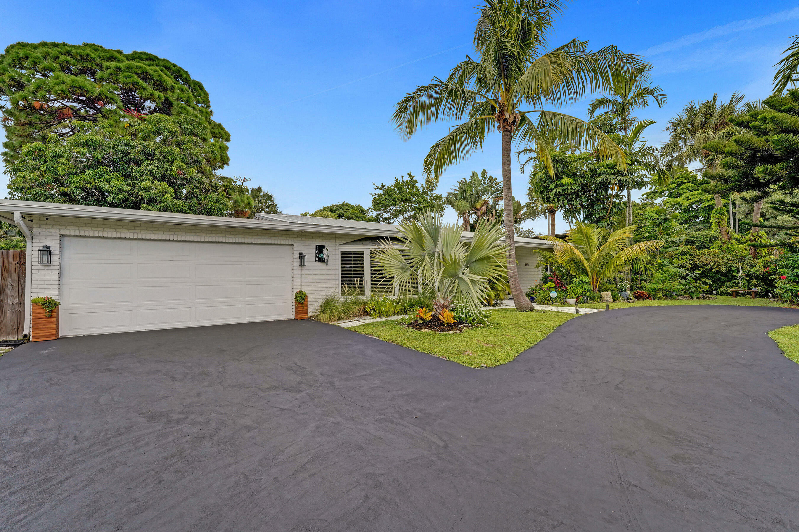 Property Photo:  1675 NE 34th Drive  FL 33334 