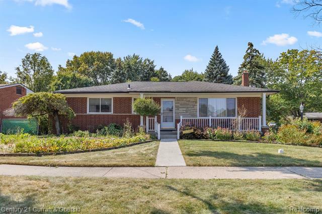 Property Photo:  27549 Santa Ana Drive  MI 48093 