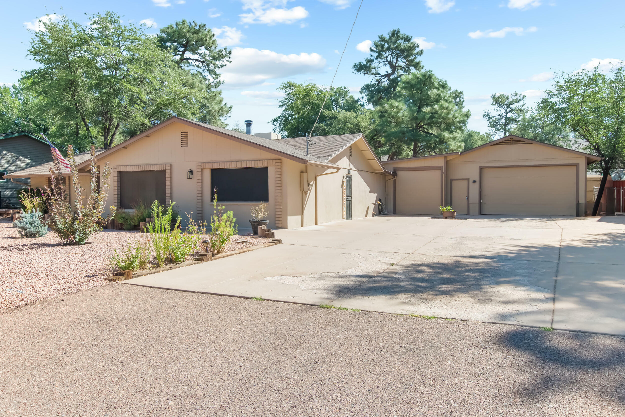 Property Photo:  901 S Mud Springs Road  AZ 85541 